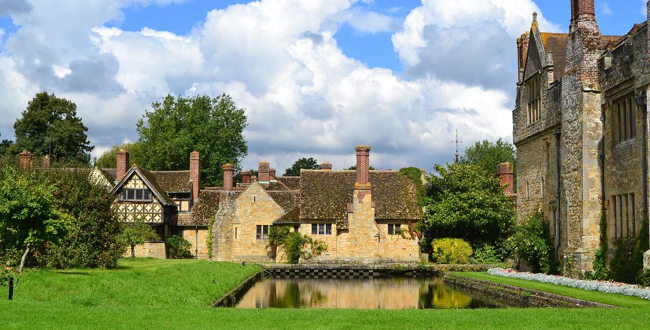 hever castle and gardens kent attractions
